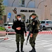 Youval Steinitz : confinement de 10 jours pour lutter contre le coronavirus