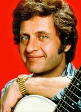 Joe Dassin, d’Odessa à Paris, le Parcours d’un Cœur fragile.