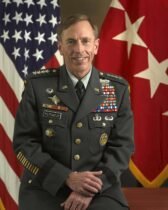 David Petraeus : EX-PATRON DE LA CIA, répond aux Russes