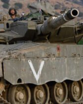 Un tank face à des centaines de terroristes