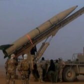 Les séides de l’Iran au Yémen se vantent de tirs sur Eilat et pointent du doigt les pays du Golfe (Accords d'Abraham)