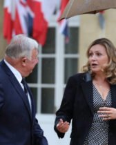 Yaël Braun-Pivet, Gérard Larcher : "Grande marche civique pour la République et contre l'antisémitisme"