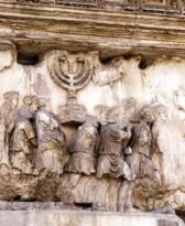 La Ménorah: de symbole religieux à emblème national d’Israël
