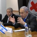 Gal-Hirsch-o-principal-negociador-de-Israel-ao-lado-direito-do-primeiro-ministro-Benjamin-Netanyahu-GPO23